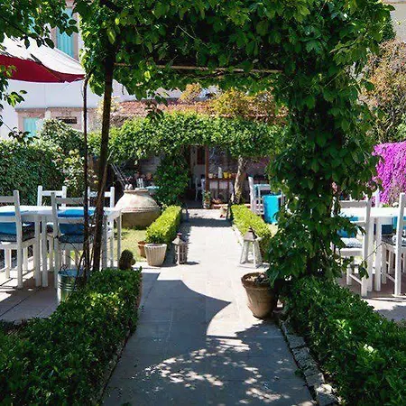 Guest house Son Vapur Kuleli Ayvalik